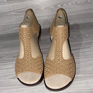 NEVER WORN JBU BY JAMBU Chloe Memory Foam Wedge
